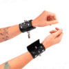 KINK - RETENÇÕES DE PULSO PUNK COM PONTOS 25 X 6 CM - Image 3